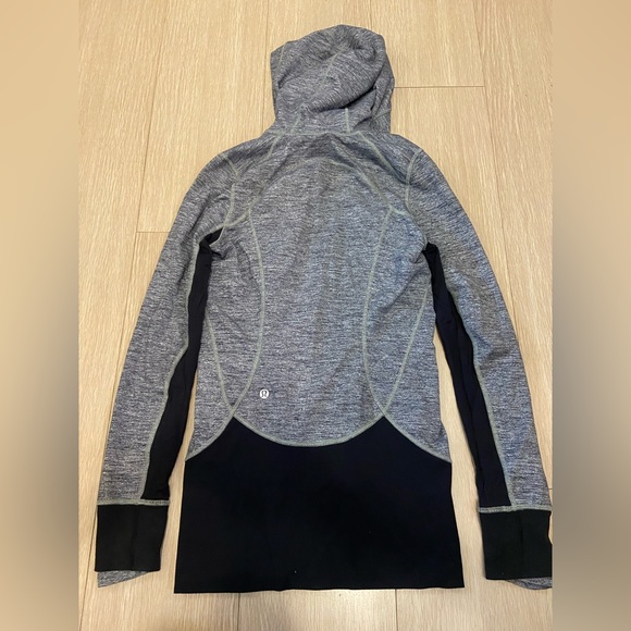 Lululemon zip up sweater - size 4 - Picture 2 of 7